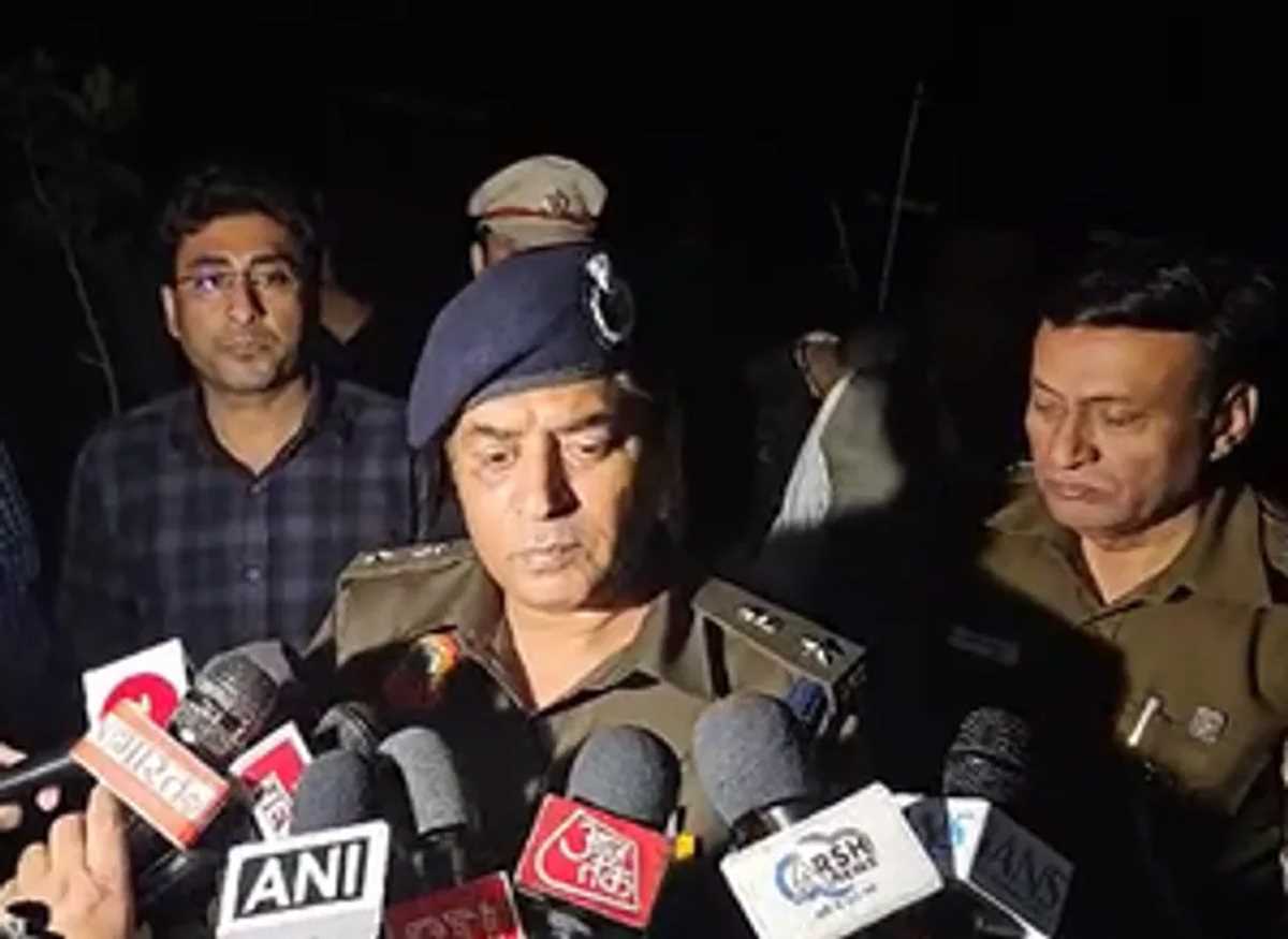 हेड कांस्टेबल पर हमला करने वाले आरोपी को पुलिस ने मुठभेड़ में पकड़ा, सेमी-ऑटोमेटिक पिस्टल बरामद